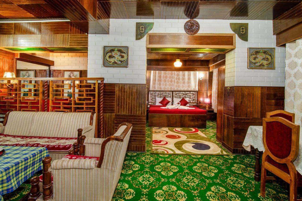 Montis Soyang Premium Heritage Hotel ガントク エクステリア 写真