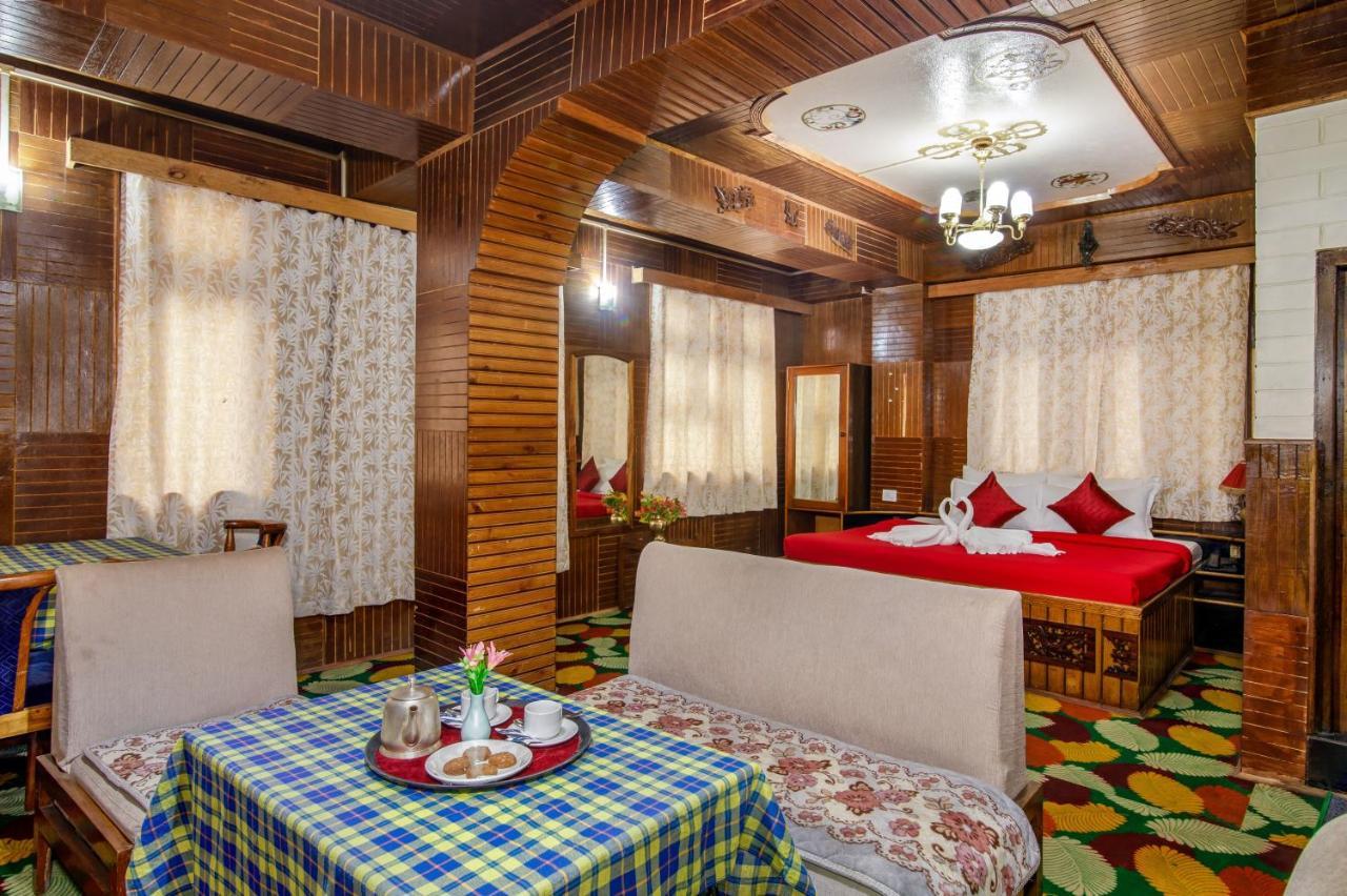 Montis Soyang Premium Heritage Hotel ガントク エクステリア 写真